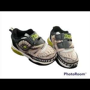 Boys light up sneakers size 8 Jurassic park dinosaur